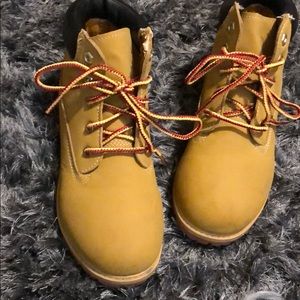 Kids timberlands size 3